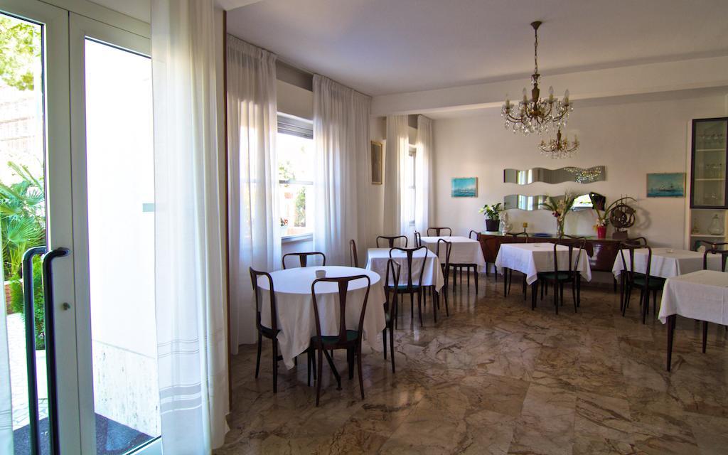 Hotel Villa Tua Riccione Buitenkant foto