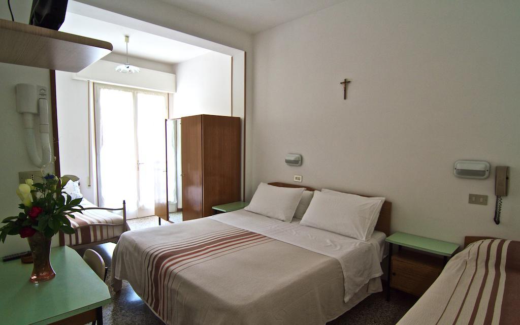 Hotel Villa Tua Riccione Kamer foto