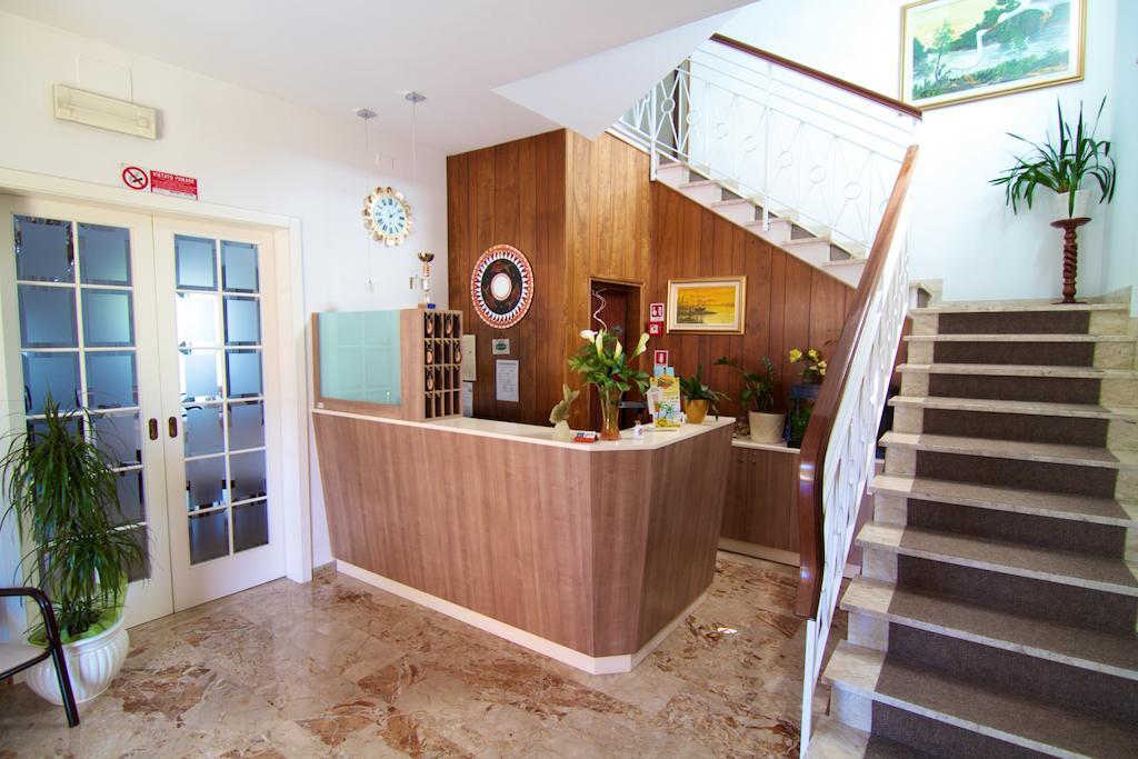 Hotel Villa Tua Riccione Buitenkant foto