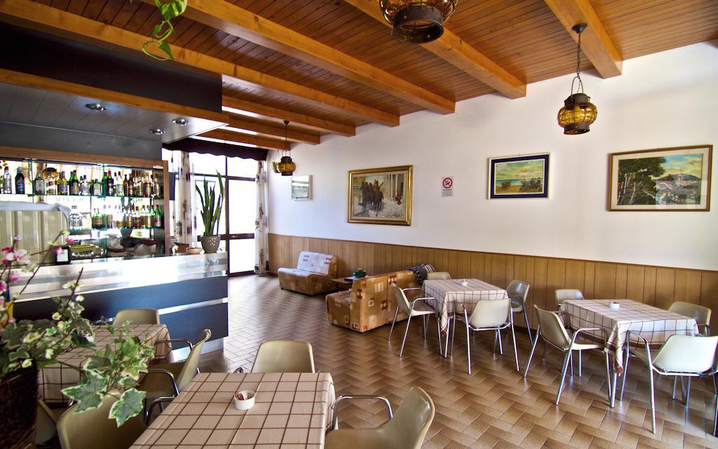 Hotel Villa Tua Riccione Buitenkant foto