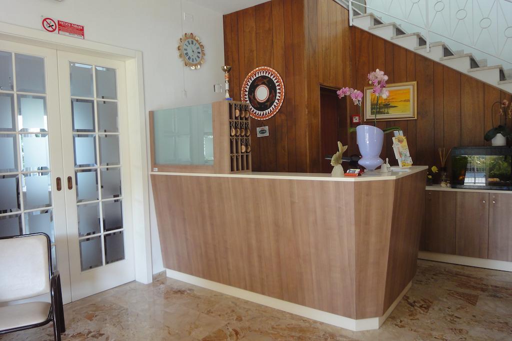 Hotel Villa Tua Riccione Buitenkant foto