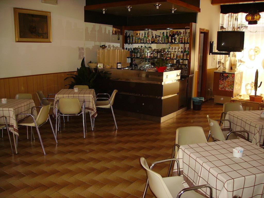 Hotel Villa Tua Riccione Buitenkant foto