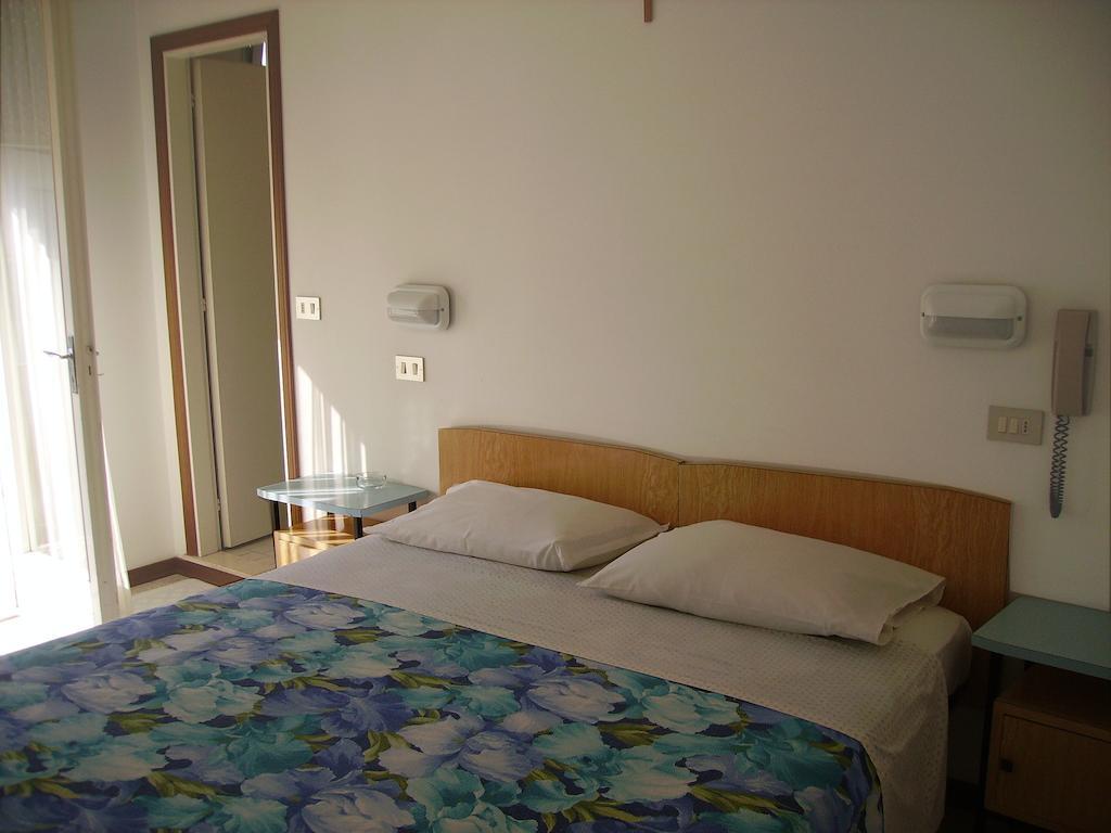 Hotel Villa Tua Riccione Kamer foto