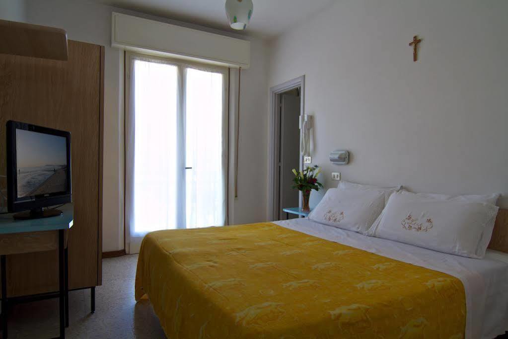 Hotel Villa Tua Riccione Buitenkant foto
